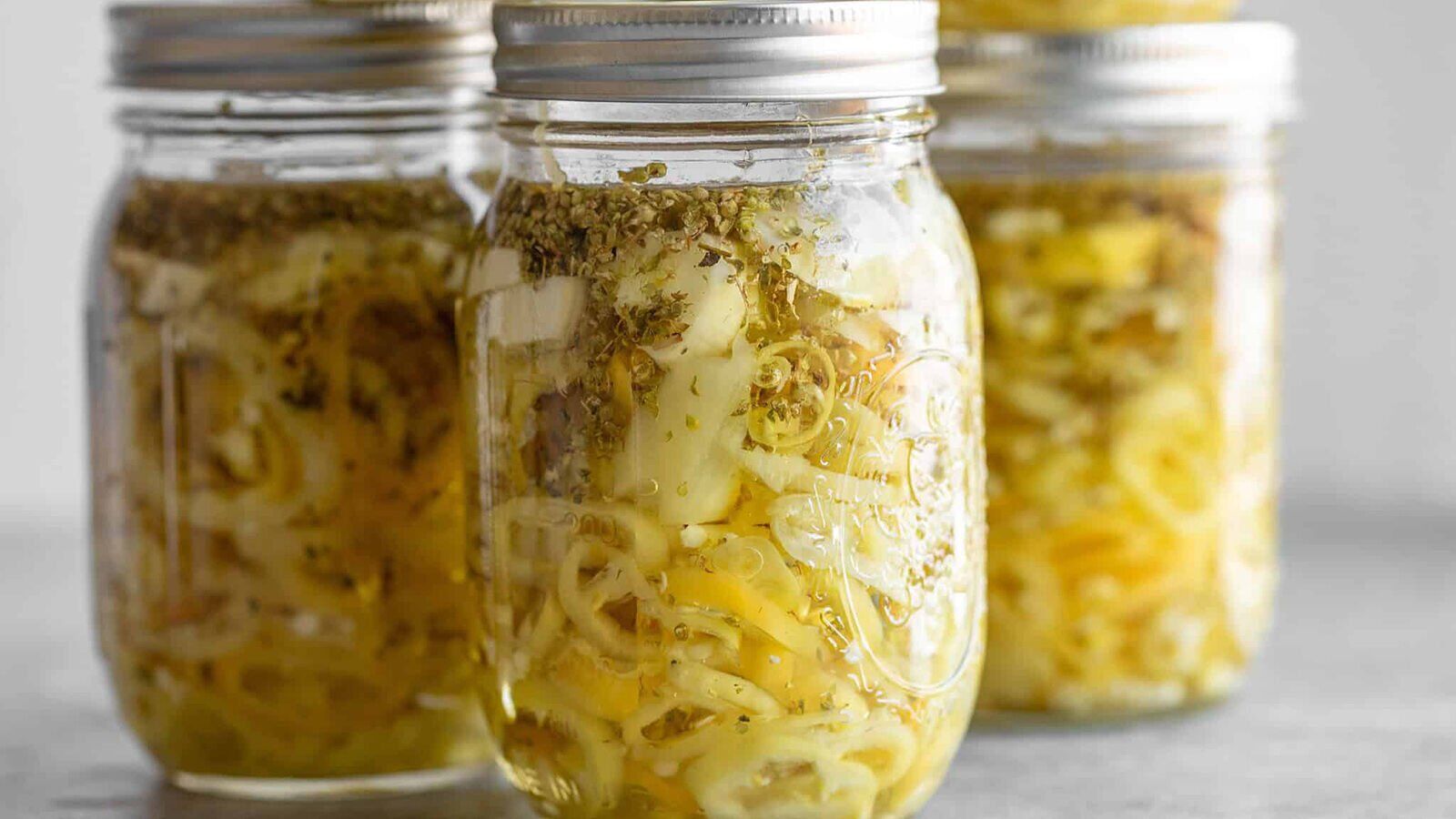 Italian-Pickled-Oil-Peppers_7-2048Ă—1365